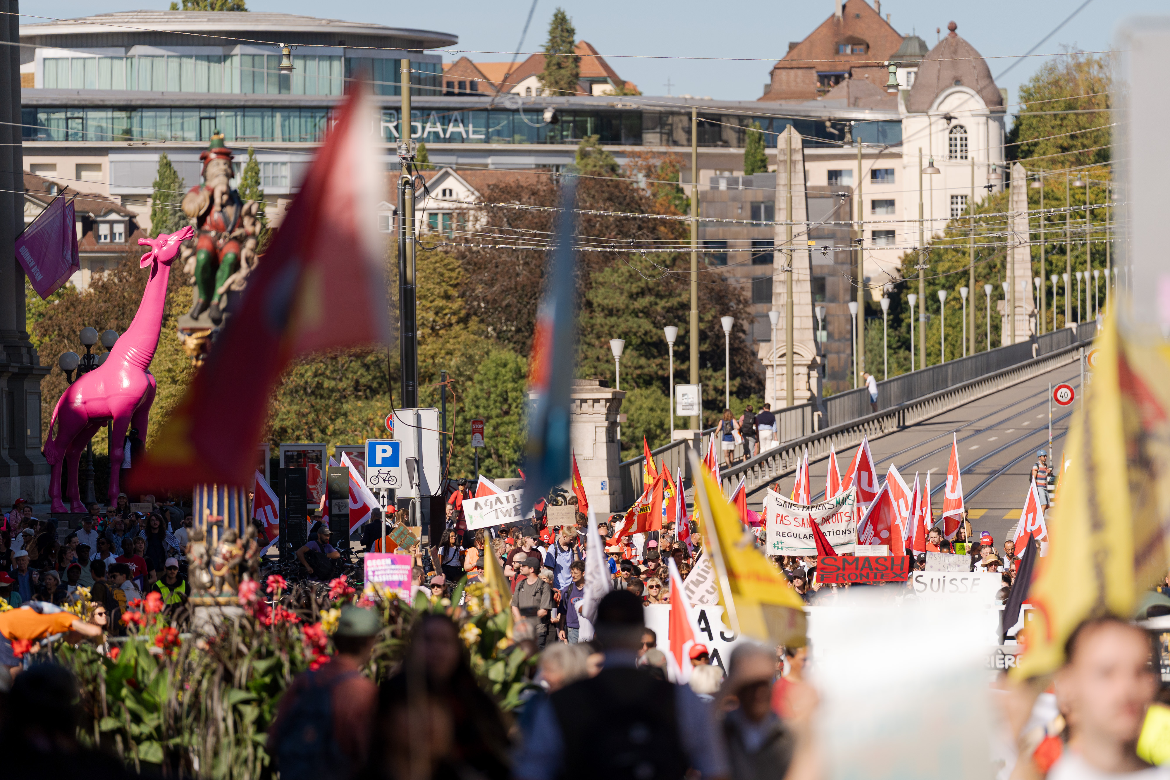 Le cortège de manifestation vu de loin